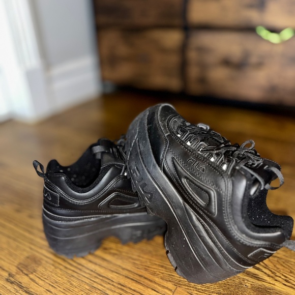 shoes - Picture 2 of 6